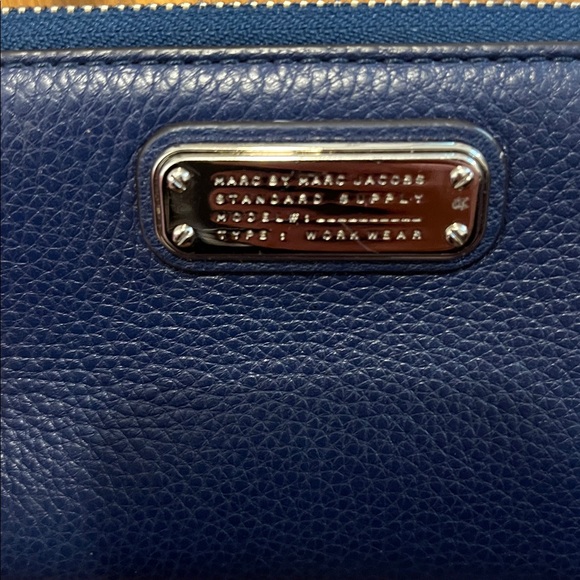 Marc By Marc Jacobs Blue Leather Wristlet wallet zipper EUC - Picture 2 of 4